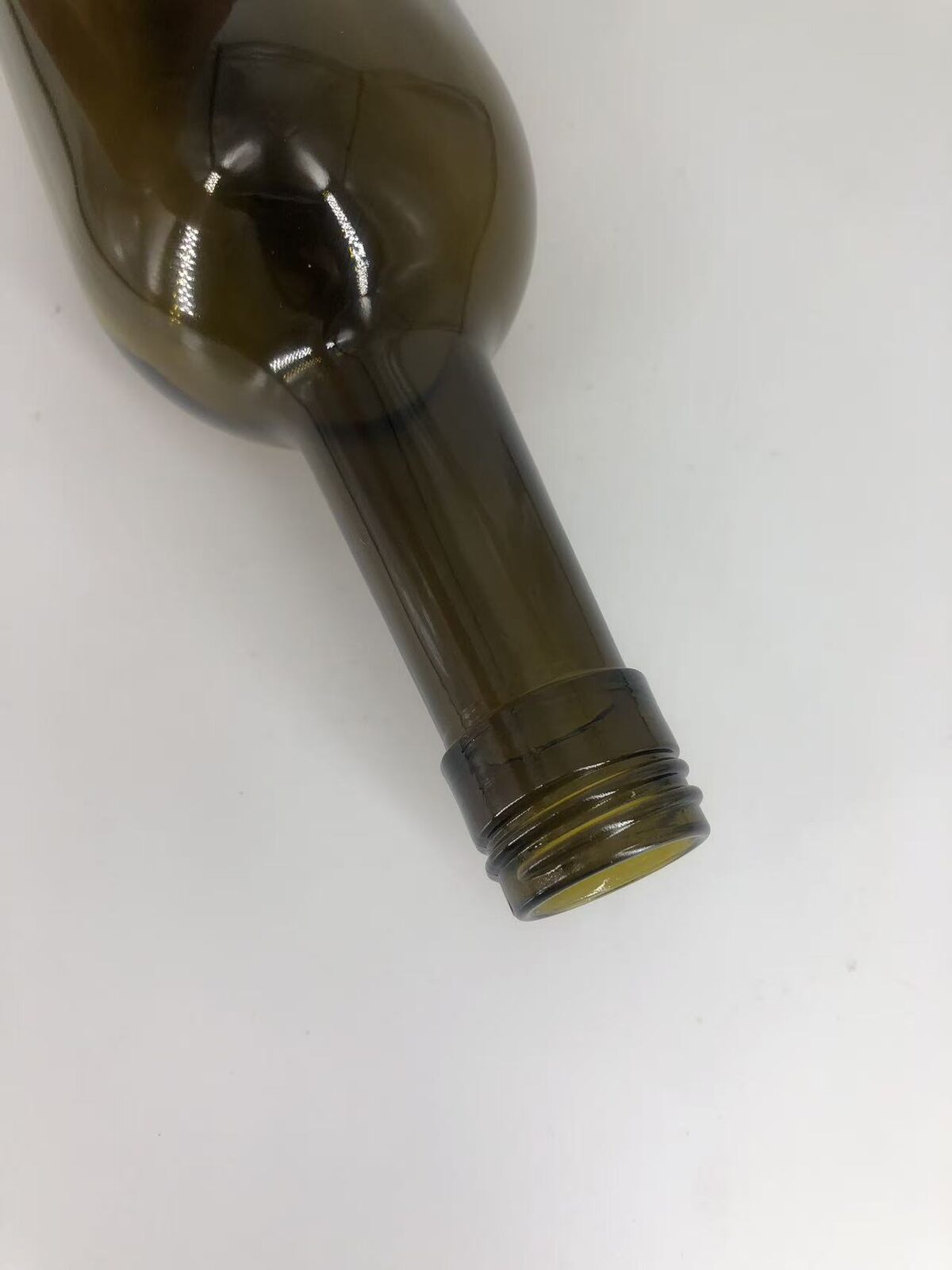 HP-1621 750ml antique green wine bottle neck detail
